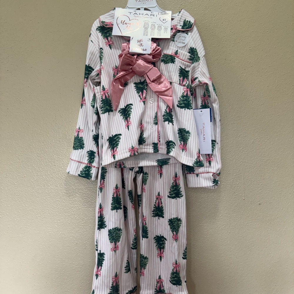 Tahari Kids Viral Christmas Tree With Pink Bows Mama and Me Pajamas Size 4T